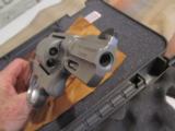 Smith and Wesson mod 686 7shot from the performance center NIB - 8 of 10