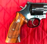 Smith & Wesson 586-3
- 6 of 9
