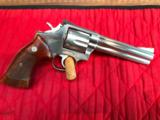 Smith & Wesson 686
no dash - 2 of 15