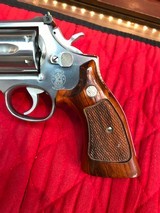 Smith & Wesson 686
no dash - 3 of 15