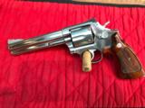Smith & Wesson 686
no dash - 1 of 15