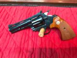 Colt Diamondback
38spl 4" wood grips - 1 of 15