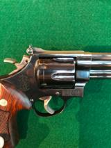 Smith & Wesson model 57 41 Mag with display case - 5 of 15