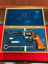Smith & Wesson 25-2 With presentation case - 1 of 15