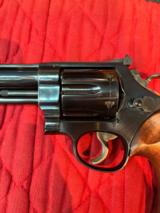 Smith & Wesson Pre Model 29
4 screw with original display case - 4 of 15