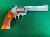 Smith & Wesson Model 686 with factory High Profile sights - 6 of 15
