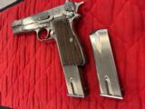 Browning Hi Power Custom shop 1 of 24 Renaissance - 12 of 15