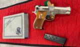 Smith & Wesson Model 39-2
Nickel with original box - 2 of 15