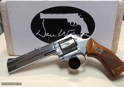 Dan Wesson 715 VH 357 Mag with box