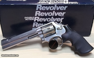 Smith & Wesson Model 686 with adjustable front sight