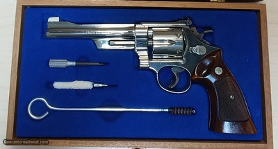 Smith &Wesson Model 27-2 Nickel with display case