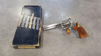 Smith & Wesson 686 with original box
