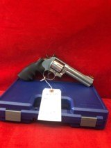 Smith & Wesson 686 one year run 2000-2001 104098 - 1 of 7