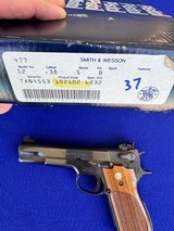 1986 Smith & Wesson model 52-2 in Factory Box S&W Target Pistol .38 Special Mid Range - 20 of 20