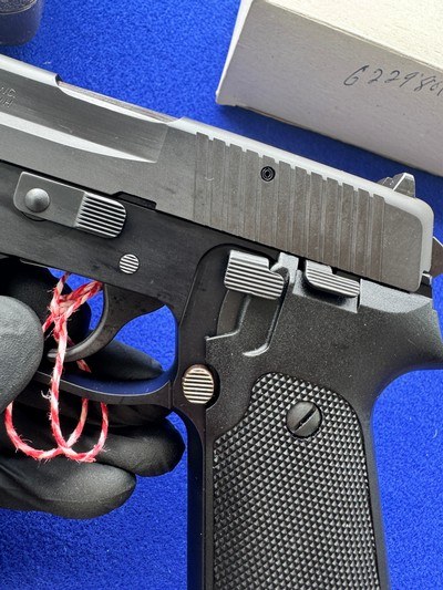 NIB 1994 Sig Sauer P220 .45 ACP *RARE* Outer Shipping Sleeve German made - Image 9 of 20