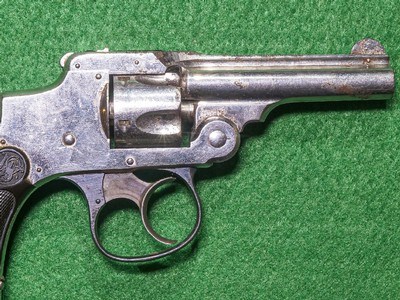 Smith & Wesson - Safety Hammerless, Nickel Finish, .32 S&W. 3