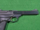 Browning - Buckmark, .22 LR. 5 1/2