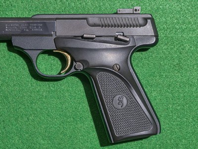 Browning - Buckmark, .22 LR. 5 1/2