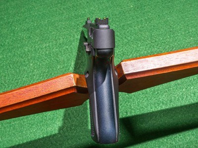 Browning - Buckmark, .22 LR. 5 1/2