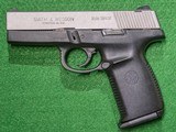 Smith & Wesson - Model SW40V, .40 S&W. 4
