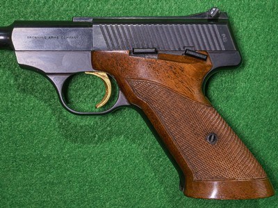 Browning - Challenger, Made In Belgium, .22 LR. 4.5