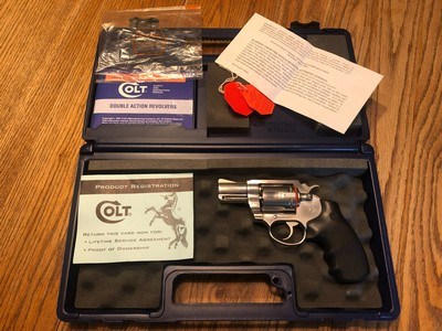 Collector 1999 Stainless Steel Colt Magnum Carry Snub Nose .357 Magnum 2” Barrel with Original Hard Case Serialized To The Gun - Image 1 of 10