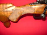 Winchester 70 Fwt Ultra Grade 270 NIB with Walnut Display Case - 5 of 21