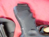 Glock 22 40 Cal with Case and 4 Mags & Holster - 9 of 17