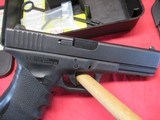 Glock 22 40 Cal with Case and 4 Mags & Holster - 10 of 17