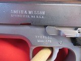 Smith & Wesson Mod 1076 10MM - 4 of 17