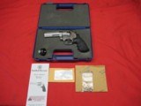 Smith & Wesson 686-6 357 with Case - 1 of 12