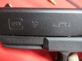 Glock 19 9MM Looks new in Case with 2 extra mags - 6 of 12