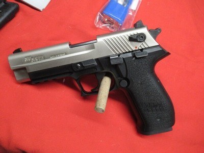 Sig Sauer Mosquito 22LR Two Tone with 4 extra mags & Case & Holster - Image 7 of 14