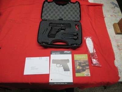 Walther PPS 40 S&W with Case & Two Extra mags