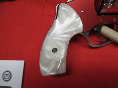Charter Arms Chic Lady 38 Spl NEW - Image 7 of 9
