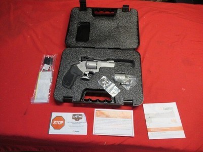 Taurus Tracker 692 357/9MM with Case