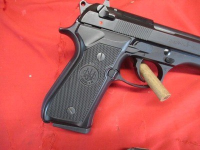 Beretta 92FS 9MM with Two extra mags - Image 8 of 10