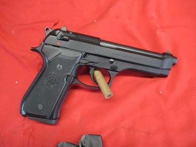 Beretta 92FS 9MM with Two extra mags - Image 6 of 10