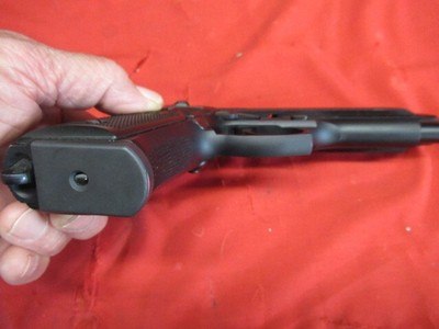Beretta 92FS 9MM with Two extra mags - Image 9 of 10