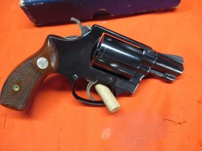 Smith & Wesson 36 No Dash Flat Latch 38 with Box - Image 5 of 10