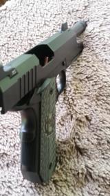 NIGHTHAWK Custom Silent Hawk
9 mm - 4 of 4