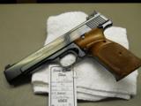 Smith & Wesson model 41 - 2 of 15