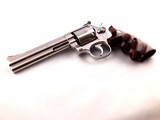 Beautiful Smith and Wesson Model 686 (No Dash) .357 Magnum 6" Revolver - 1 of 13