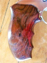 New S&W Chiefs Special Stainless & Gold 2" Fuzzy Farrant Grips Box & Papers - 10 of 15