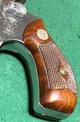 SMITH & WESSON = MODEL 60-4 = SPECIAL ORDER = .38 S&W SPECIAL Carry Clip = FACTORY GRIPS , numbered to the gun, BOX, == - 8 of 11