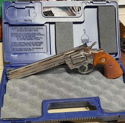1975 Mint, EIGHT (8) INCH PYTHON =
never fired = BRIGHT NICKEL = FACTORY BOX,
FACTORY GRIPS