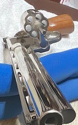 1975 Mint, EIGHT (8) INCH PYTHON =
never fired = BRIGHT NICKEL = FACTORY BOX,
FACTORY GRIPS - 3 of 11