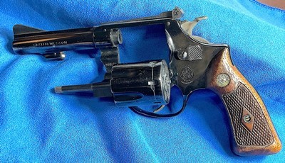 22 MAGNUM = MODEL 51 = BLUE = KIT GUN = 3.5 IN CH BARREL = CUSTOM CRAFTED TARGET GRIPS =