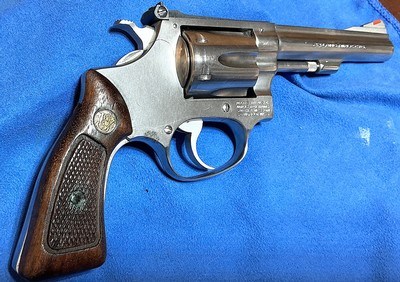 MODEL 63 no dash = SMITH & WESSON = NICKEL = 4 INCH = FACTORY GRIPS # TO THE GUN = 6 SHOT .22 LR - Image 4 of 9