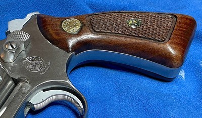 MODEL 63 no dash = SMITH & WESSON = NICKEL = 4 INCH = FACTORY GRIPS # TO THE GUN = 6 SHOT .22 LR - Image 7 of 9